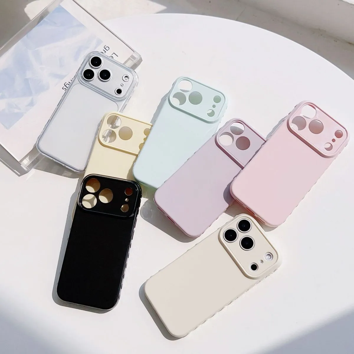 Solid Color Side Heart Pattern Case for iPhone 17 Pro Max, Trendy Soft TPU Bumper Cover Compatible with 16 Pro Max & 15 Pro Max, Fashionable Protective Shell
